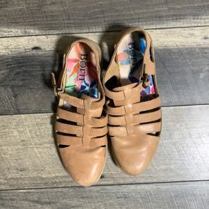 Born tan leather sandals